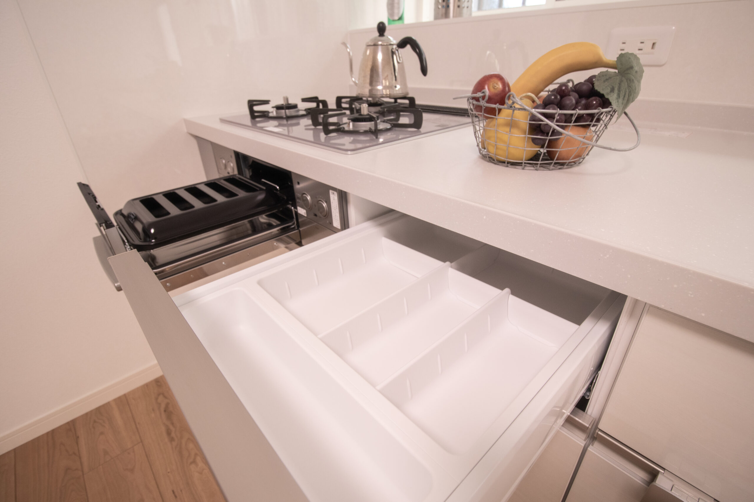 LIXILのI型キッチン『アレスタ』とサンゲツの機能性壁紙『リザーブ』で、シンプルな暮らしを実現！／佐賀市本庄 戸建