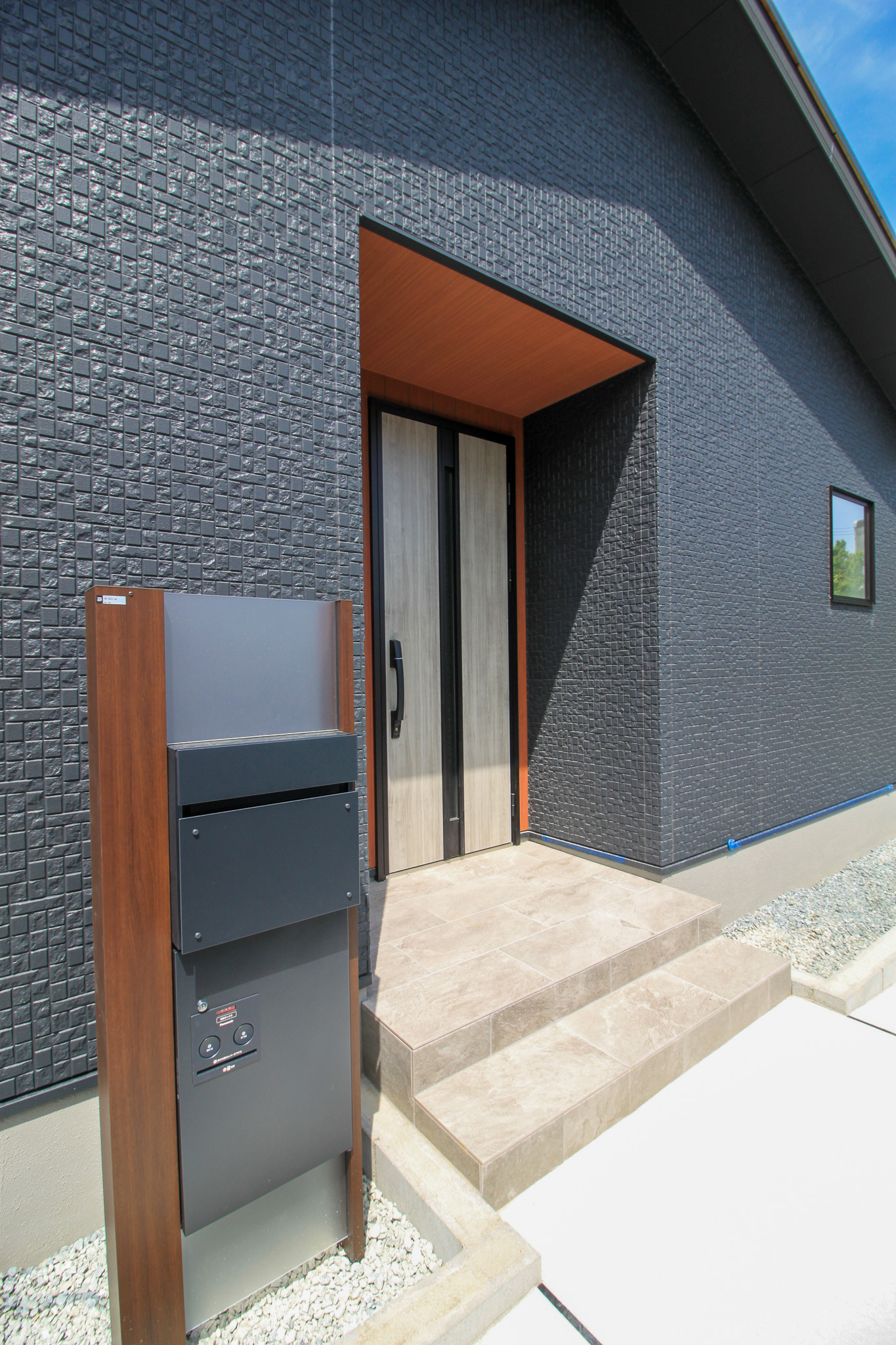 シンプル＋自分らしい遊び心で暮らしを愉しむ家/佐賀市　新築戸建