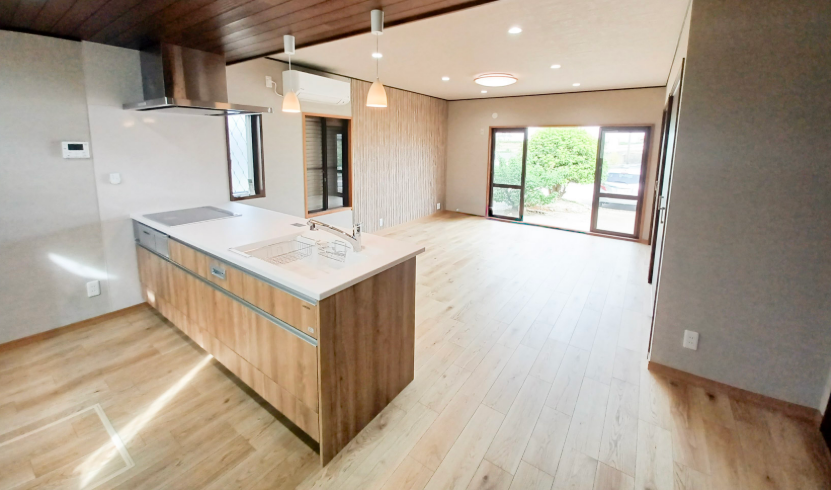 和室から洋室へ。壁を取り払って生まれた、光と家族が繋がるLDK/佐賀市 戸建